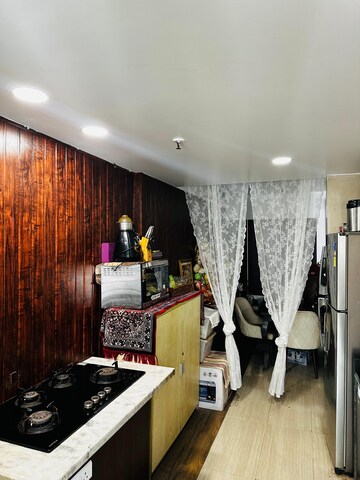 Master Bedroom in 2 BHK Apartment at Sheth Vasant Oasis, Andheri East – for Rent