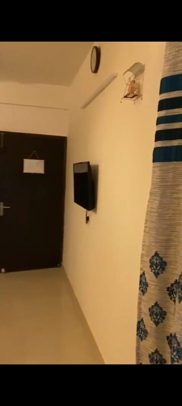 Room in 2 BHK Builder Floor at Surendra Avenue 69, Sector 69 – for Rent