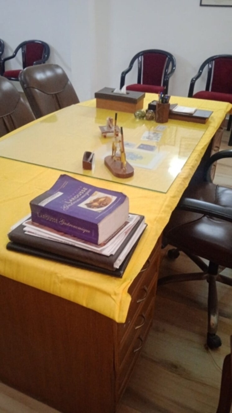 Team Area, arv-park Commercial Co Working Space 250 Sq.Mt. In Sector 63 Noida 8395678