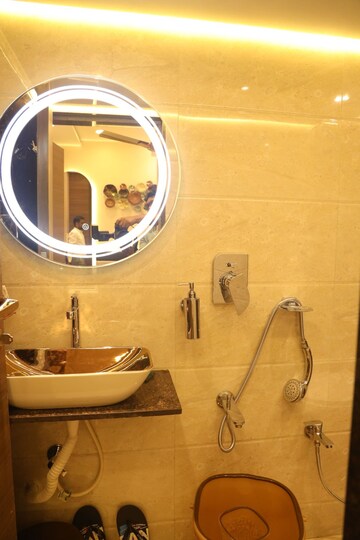 Bathroom in 1.5 BHK Apartment at Versova – for Rent
