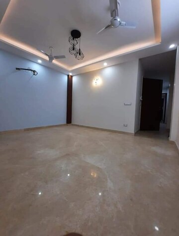 Room in 2 BHK Builder Floor at Saket – for Rent