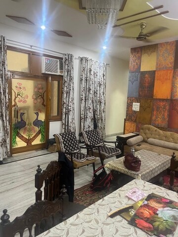 Living Room in 6+ BHK Independent House at RWA Apartments Sector 40, Sector 40 – for Sale