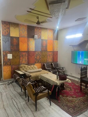Living Room in 6+ BHK Independent House at RWA Apartments Sector 40, Sector 40 – for Sale