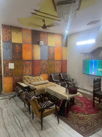 Living Room in 6+ BHK Independent House at RWA Apartments Sector 40, Sector 40 – for Sale