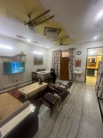 Living Room in 6+ BHK Independent House at RWA Apartments Sector 40, Sector 40 – for Sale