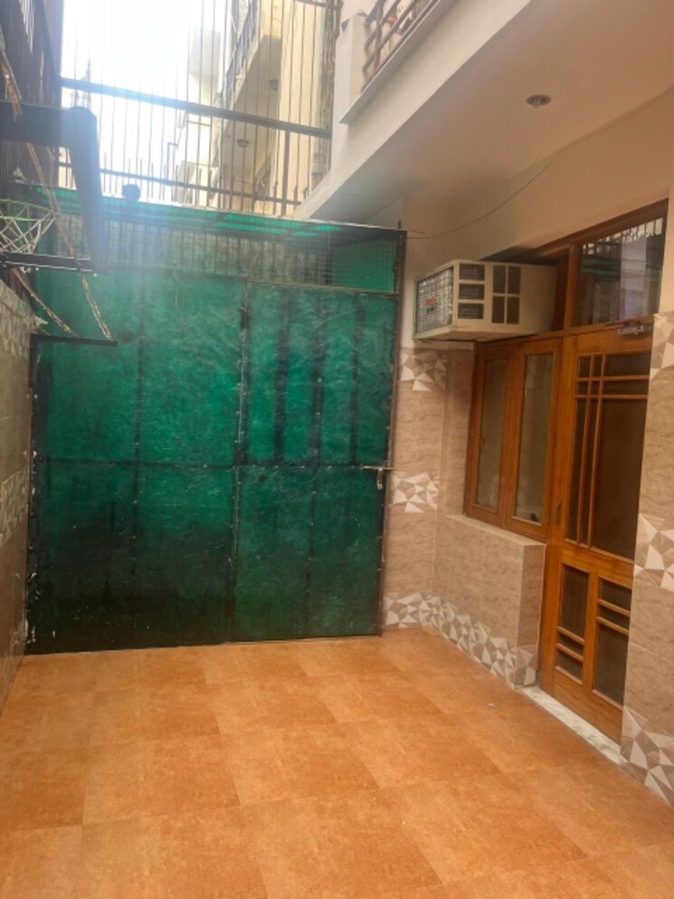 Room, rwa-apartments-sector-40 6+ Bedroom 162 Sq.Mt. Independent House In Sector 40 Noida 8395775