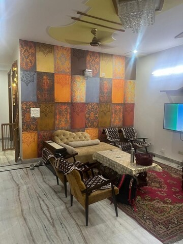 Living Room in 6+ BHK Independent House at RWA Apartments Sector 40, Sector 40 – for Sale