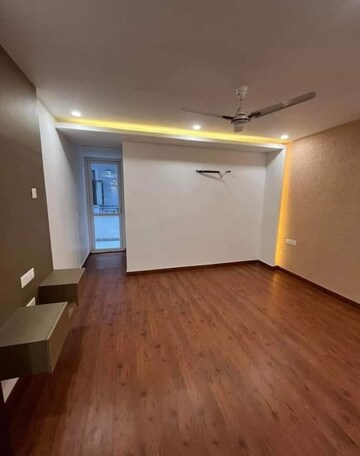 Room in 4 BHK Builder Floor at Saket – for Rent