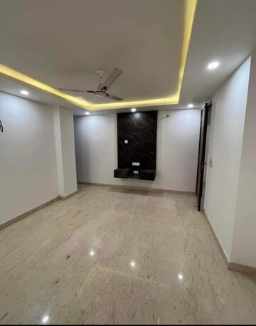 Room in 4 BHK Builder Floor at Saket – for Rent