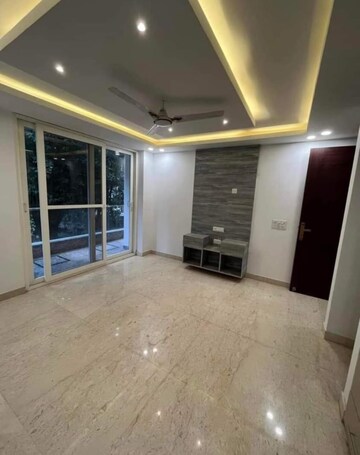 Parking in 4 BHK Builder Floor at Saket – for Rent