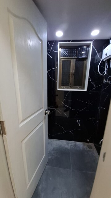 Furnished Amenities in 1 BHK Apartment at Mauli CHS Parel, Parel – for Rent