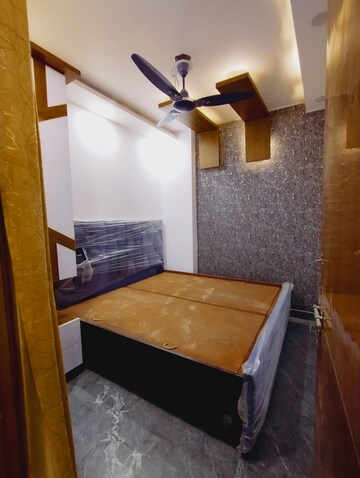 Furnished Amenities in 2 BHK Builder Floor at Uttam Nagar West – for Sale