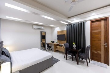 Room in 1 BHK Apartment at Pakhowal Road – for Rent