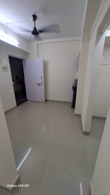 Room in 1 BHK Apartment at Shrinivas Tower, Lower Parel – for Rent