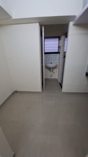 Room in 1 BHK Apartment at Shrinivas Tower, Lower Parel – for Rent
