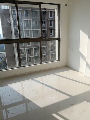 2 BHK Apartment For Sale in Kolte Patil Vaayu, Dahisar West