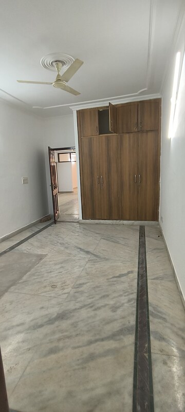 Room in 3 BHK Independent House at RWA Apartments Sector 50, Sector 50 – for Rent