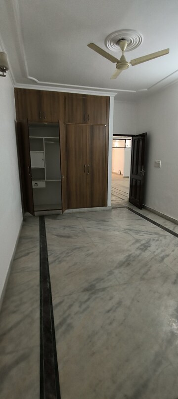 Room in 3 BHK Independent House at RWA Apartments Sector 50, Sector 50 – for Rent