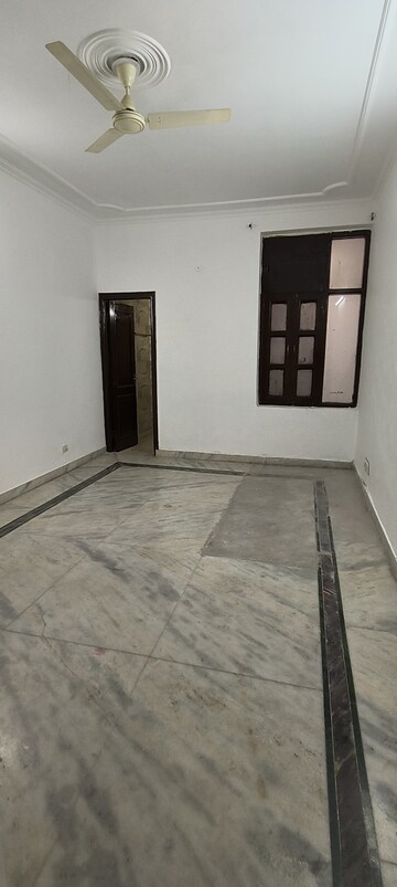 Room in 3 BHK Independent House at RWA Apartments Sector 50, Sector 50 – for Rent