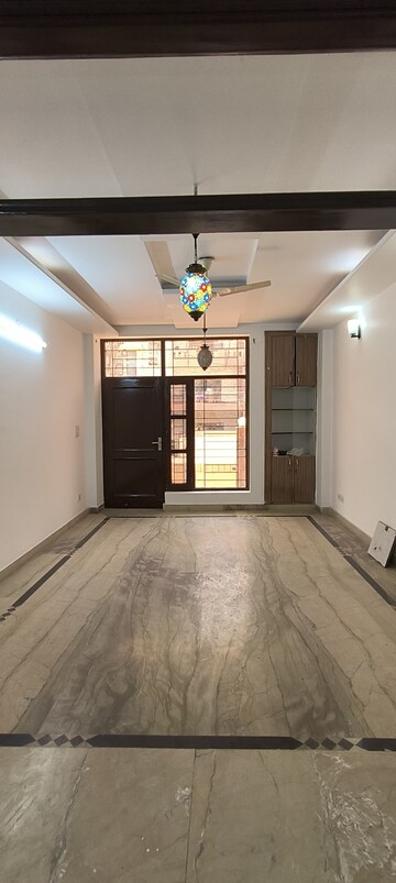 Room in 3 BHK Independent House at RWA Apartments Sector 50, Sector 50 – for Rent