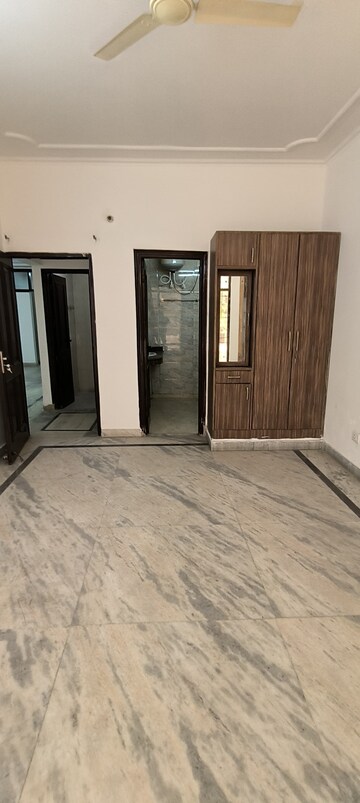 Room in 3 BHK Independent House at RWA Apartments Sector 50, Sector 50 – for Rent