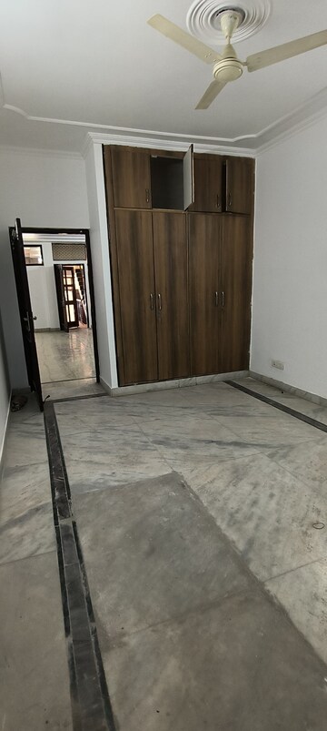 Room in 3 BHK Independent House at RWA Apartments Sector 50, Sector 50 – for Rent