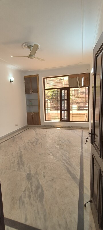 Room in 3 BHK Independent House at RWA Apartments Sector 50, Sector 50 – for Rent