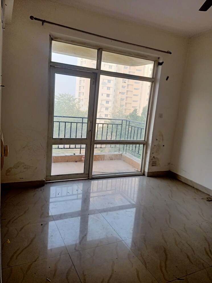 Room, sector 78 2 Bedroom 1250 Sq.Ft. Apartment In Sector 78 Faridabad 8396355