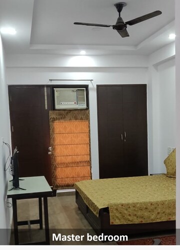 Living Room in 2 BHK Builder Floor at Sector 43 – for Rent