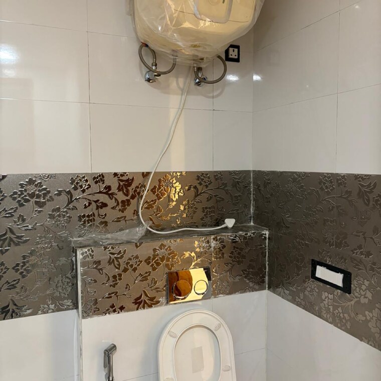 Bathroom, dlf-pink-town-house 4 Bedroom 3600 Sq.Ft. Builder Floor In Dlf City Phase 3 Gurgaon 8396387