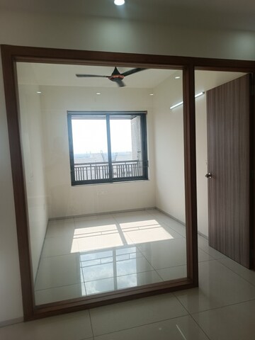 2 BHK Apartment For Rent in Godrej Aqua, International Airport Road