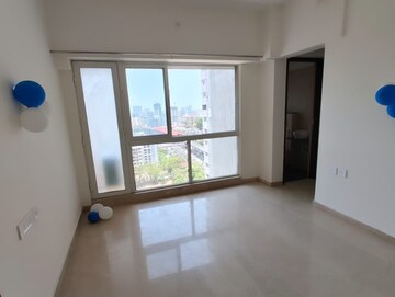 Room in 1 BHK Apartment at Omkar Signet, Malad East – for Rent