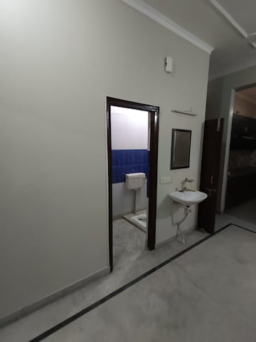 Room in 2 BHK Builder Floor at Sector 46 – for Rent