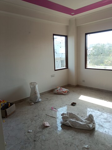Room in 3.5 BHK Independent House at Sector 82 – for Rent