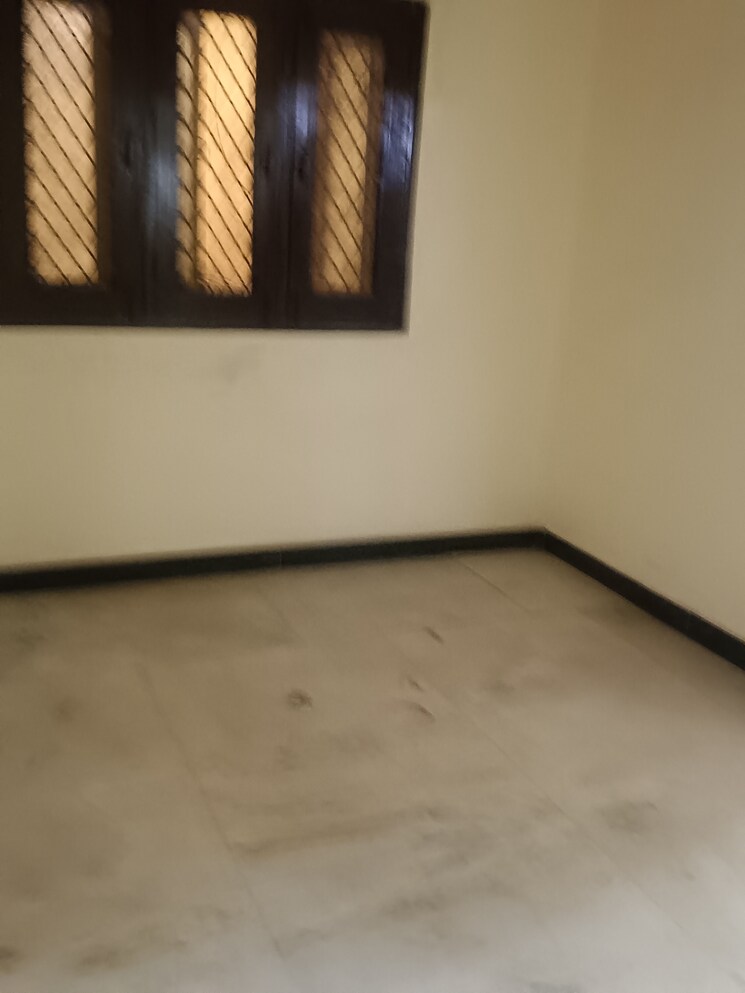 Room, sector 82 6+ Bedroom 2002 Sq.Ft. Independent House In Sector 82 Noida 8396665