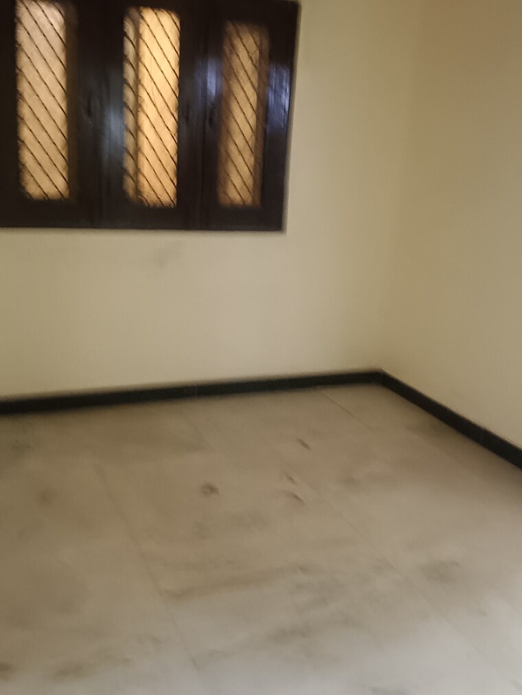 Room, sector 82 6+ Bedroom 2002 Sq.Ft. Independent House In Sector 82 Noida 8396665