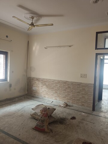 Room in 2.5 BHK Independent House at Sector 82 – for Rent
