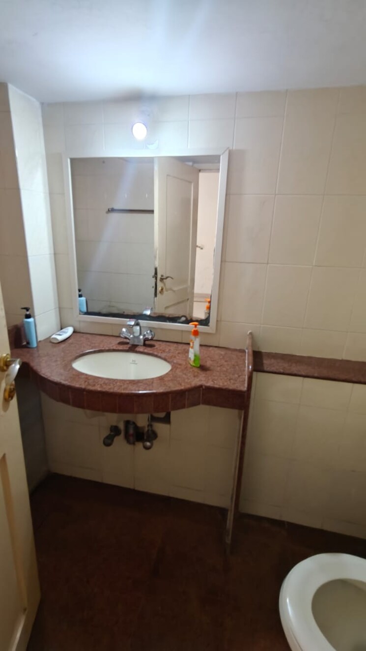 Bathroom, k-raheja-vihar 3 Bedroom 1340 Sq.Ft. Apartment In Powai Mumbai 8396714