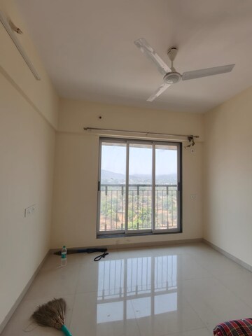 Room in 2 BHK Apartment at Vihang Valley Phase 2, Kasarvadavali – for Rent