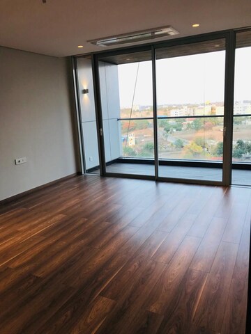 Room in 3.5 BHK Apartment at Panchshil Towers, Kharadi – for Rent