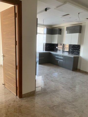Living Room in 3.5 BHK Apartment at Vip Road – for Rent
