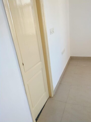 Room in 4 BHK Apartment at SJR Redwoods, Sarjapur Road – for Sale