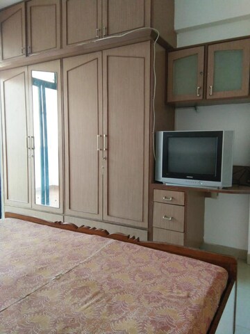 Room in 4 BHK Apartment at SJR Redwoods, Sarjapur Road – for Sale