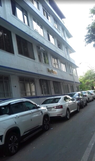 2 BHK Apartment For Sale in Tardeo