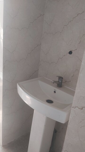 Bathroom in 3.5 BHK Apartment at Mayur Vihar 1 – for Rent
