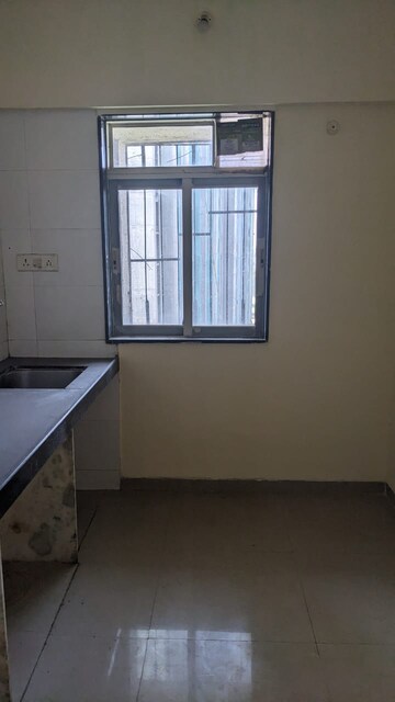 Room in 1 BHK Apartment at Squarefeet Imperial Square, Ghodbunder Road – for Rent