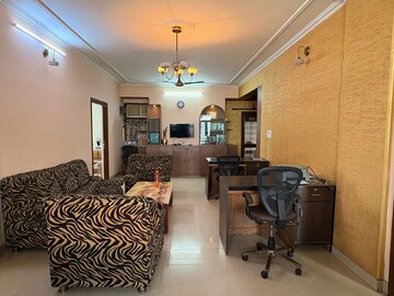 Living Room in 3 BHK Apartment at Gomti Nagar – for Rent