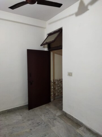 Room in 1 RK Builder Floor at Mayur Vihar – for Rent