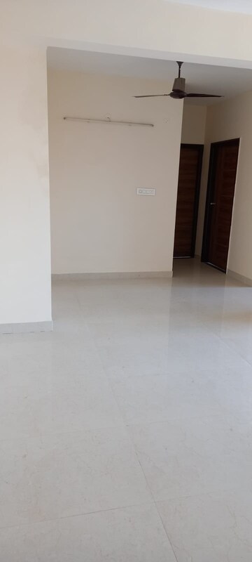 Room in 3 BHK Apartment at Mirus Ample, Mansarovar – for Rent