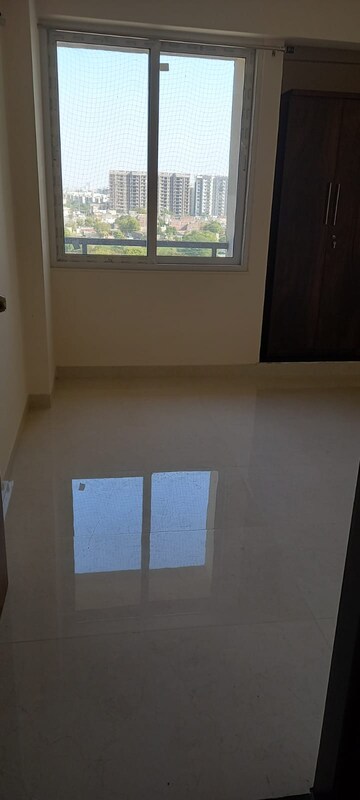 Room in 3 BHK Apartment at Mirus Ample, Mansarovar – for Rent